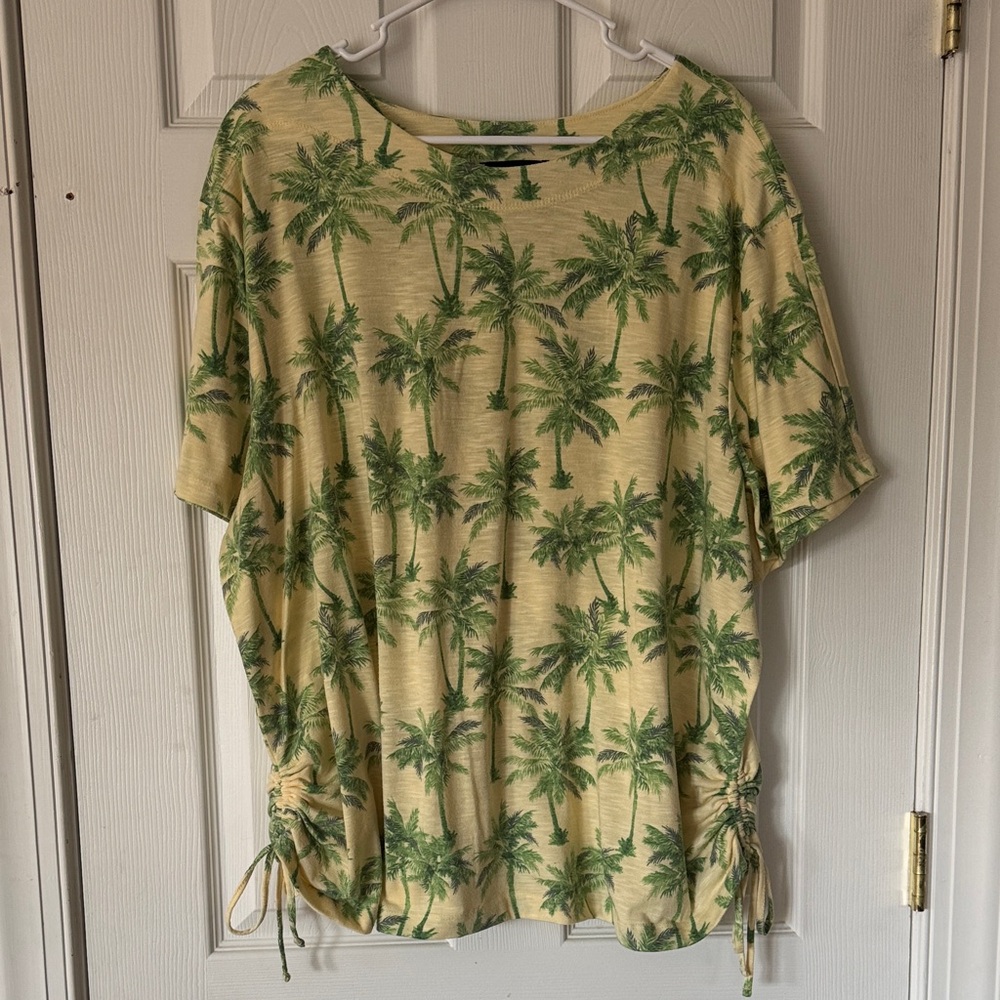 N Touch Palm Tree Print Yellow Top - size 3XL